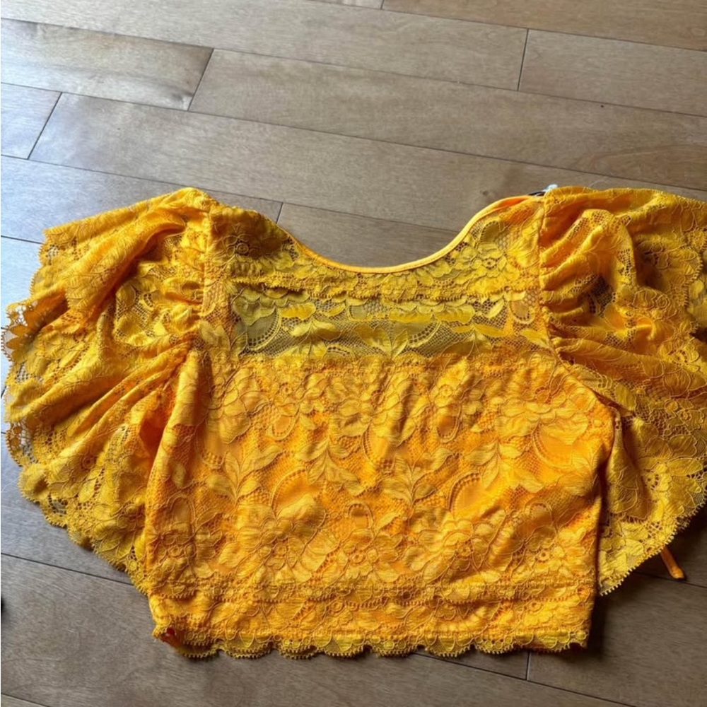 Guess NWT.  Xs lace top